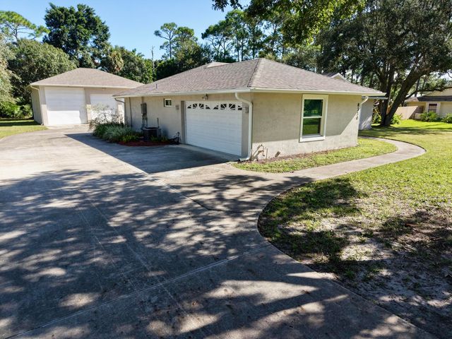 8330 Hidden Pines Road, Fort Pierce, FL 34945