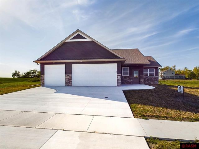 307 Falcon Run, Eagle Lake, MN 56024