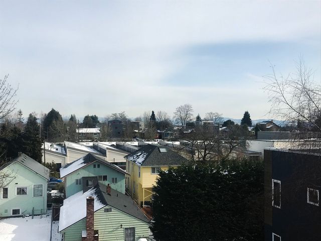 424 19th Ave  E #304, Seattle, WA 98112