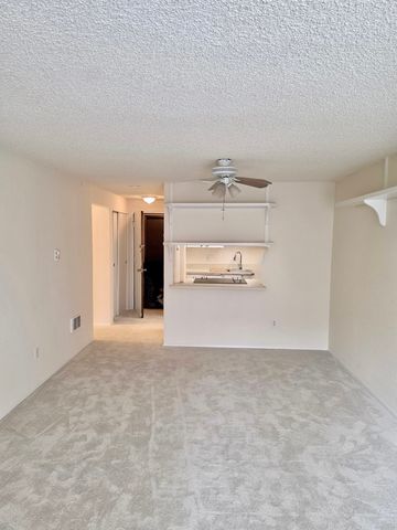 8911 Holly Dr #106, Everett, WA 98208