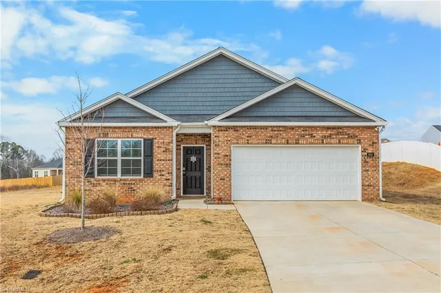 664 Towhee Trl, Lexington, NC 27295