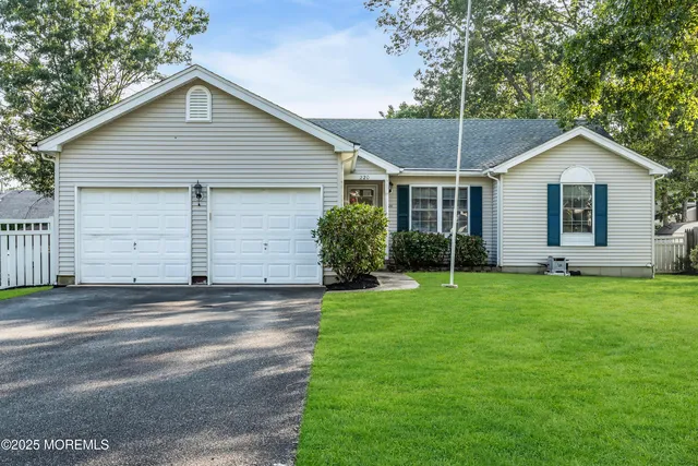220 Middie Lane, Manahawkin, NJ 08050