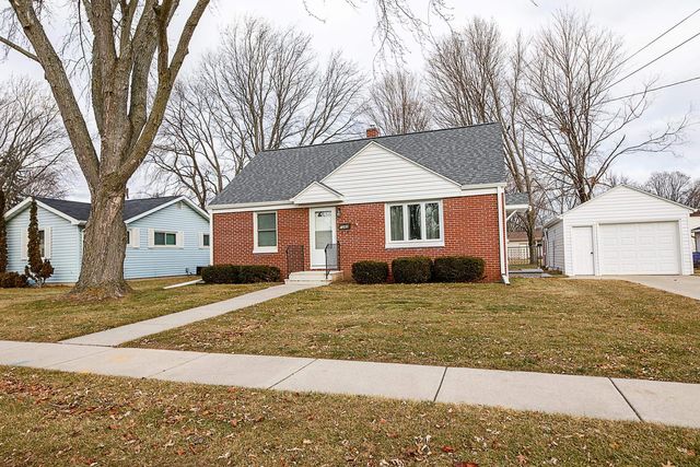 1242 Langlade Ave, Green Bay, WI 54304