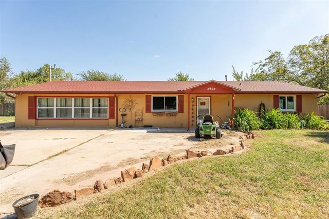 2952 Poplar Dr, Moore, OK 73160