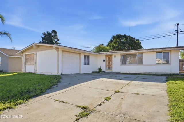 226 W  Creston St, Santa Maria, CA 93458