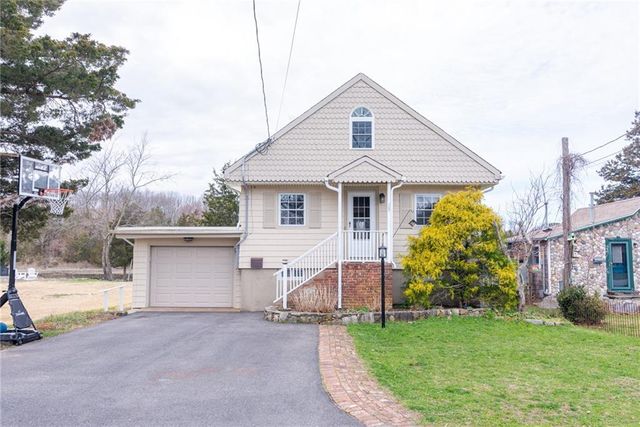 28 Enfield Ave, North Kingstown, RI 02852