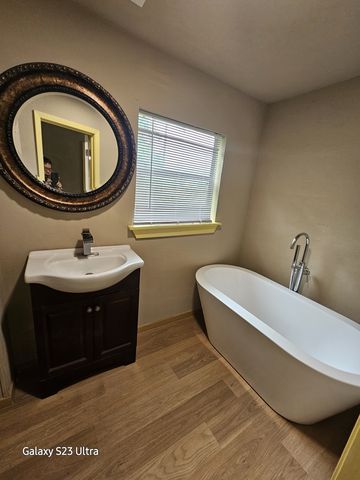 3026 Airport Blvd, Houston, TX 77051