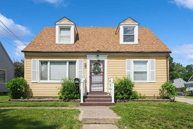 1128 28th St, Bettendorf, IA 52722