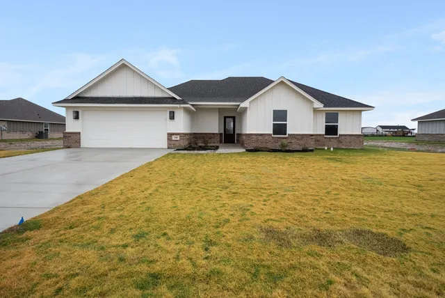 240 Yawney Dr, Lipan, TX 76462