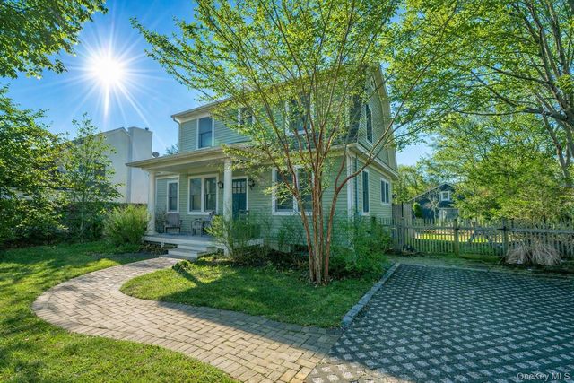 460 Bay Ave, East Marion, NY 11939