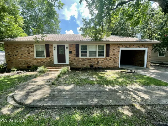 1103 N  Yale St, Cleveland, MS 38732