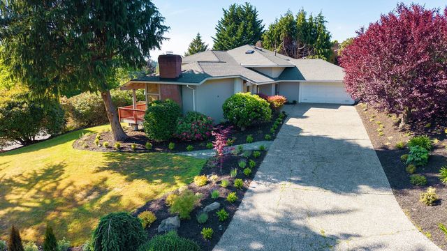 8808 NE 14th St, Bellevue, WA 98004