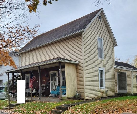 935 S  Lawn Ave, Coshocton, OH 43812