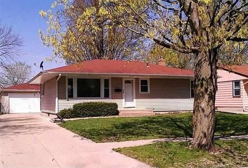 413 27th St, Rockford, IL 61108