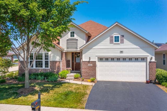 2904 Chevy Chase Ln, Naperville, IL 60564