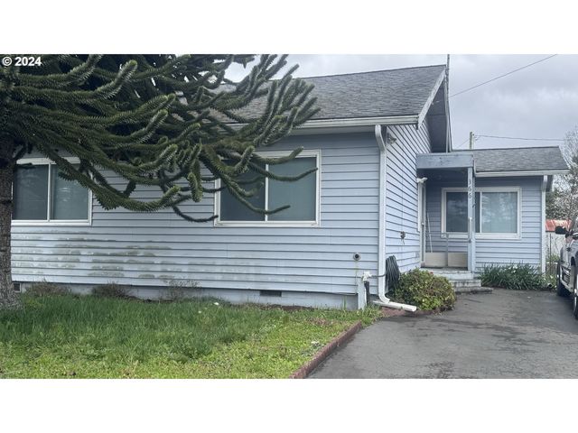 366 6th Ave, Coos Bay, OR 97420