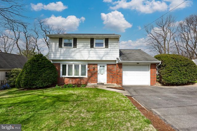 1036 Hermosa Ave, Lancaster, PA 17601