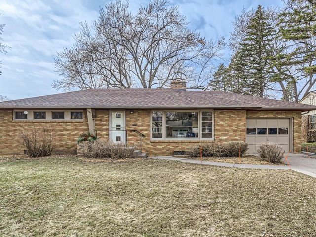 1887 Simpson St, Falcon Heights, MN 55113