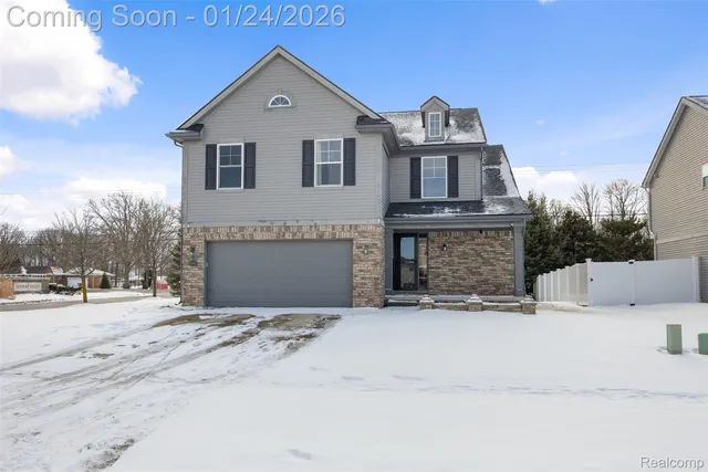 9005 Birch Pointe Dr, Newport, MI 48166