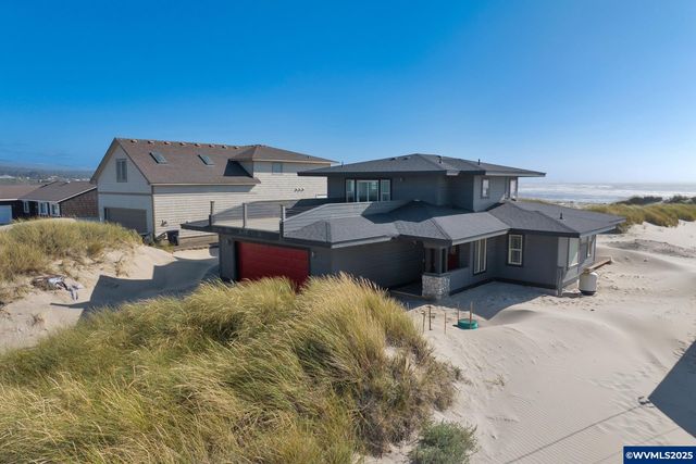 118 NW Oceania Dr, Waldport, OR 97394