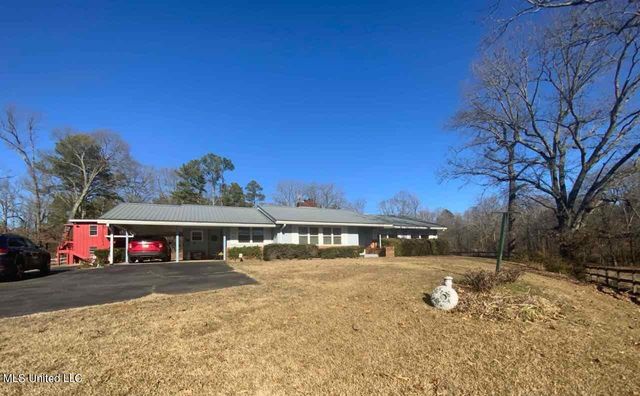 1472 Martin Luther King Dr, Holly Springs, MS 38635