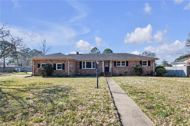 524 Summit Ridge Dr, Chesapeake, VA 23322