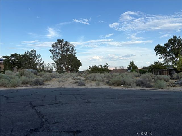 Crest Dr #381, Victorville, CA 92395