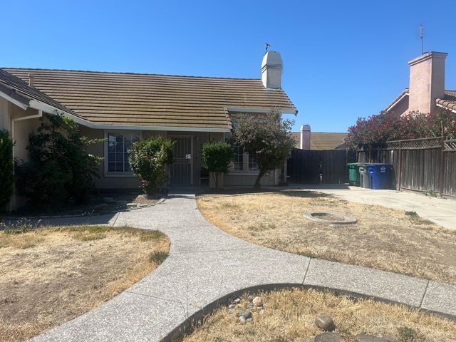 111 Mandarin Ave #1, Los Banos, CA 93635