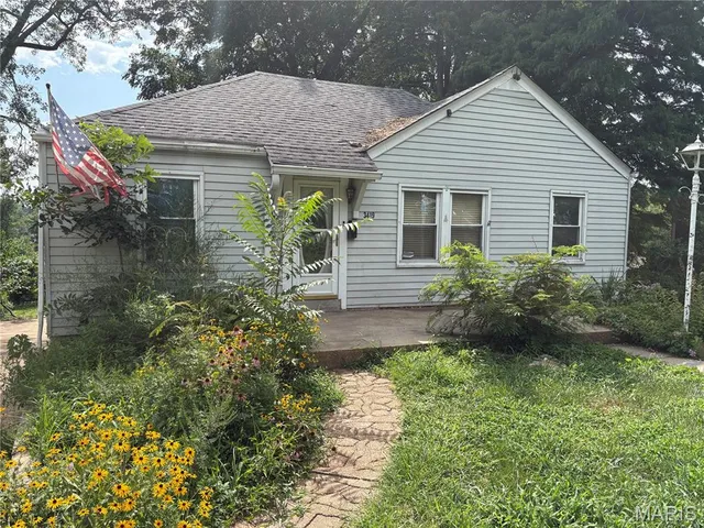 3419 Westridge Ln, Saint Ann, MO 63074