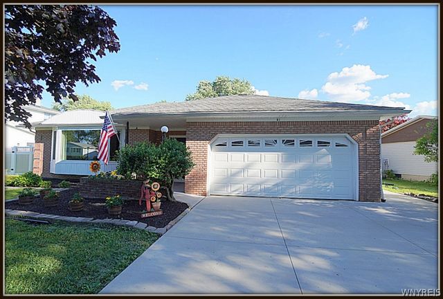 51 Swanson Ter, Williamsville, NY 14221