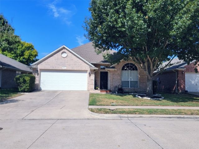 8717 Sunset Trace Dr, Fort Worth, TX 76244