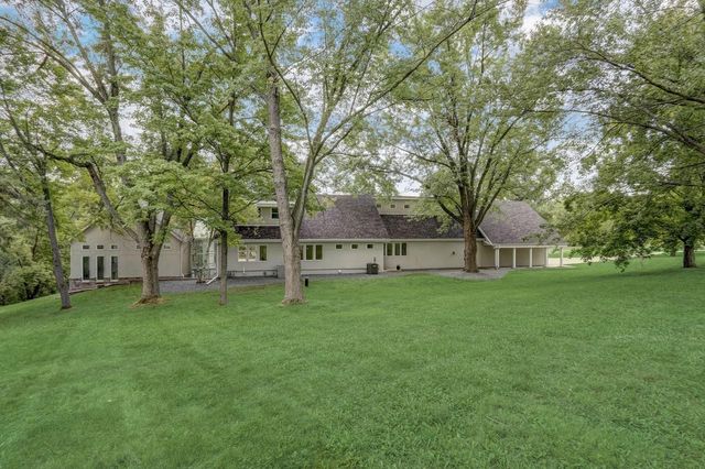 19019 West Observatory ROAD, New Berlin, WI 53146