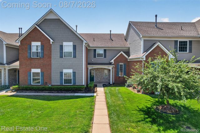 1996 Monarch Dr, Shelby Township, MI 48316
