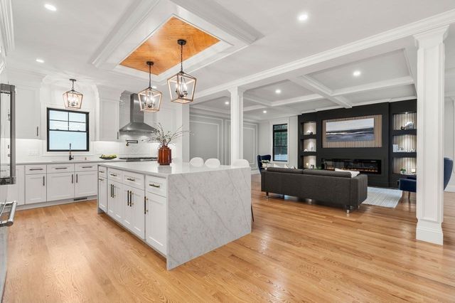 5 Four Acre Dr, Burlington, MA 01803