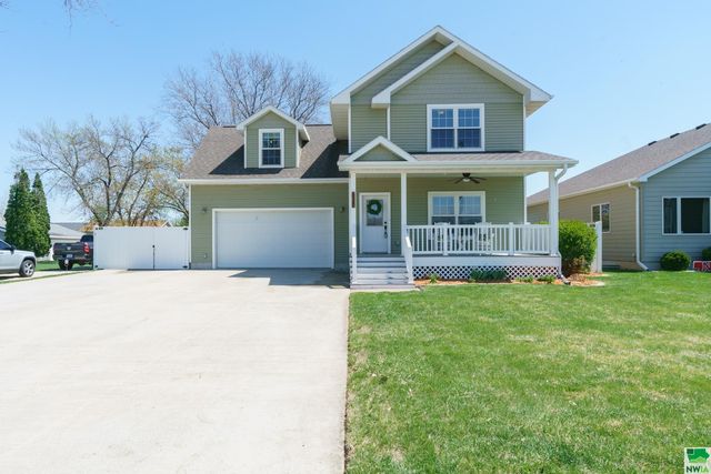 630 Lakeshore Dr, North Sioux City, SD 57049