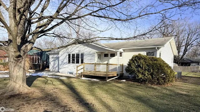 1101 S  8th St, Fairfield, IA 52556