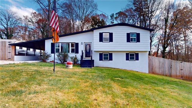 127 Noonkester Dr, Mount Airy, NC 27030