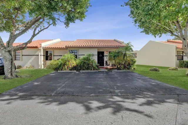 11218 SW 58th Circle, Cooper City, FL 33330