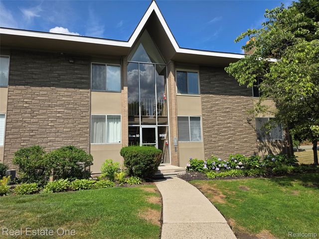 2027 Klingensmith Rd #70, Bloomfield Hills, MI 48302