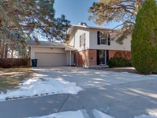 202 Garver Ln, White Rock, NM 87547