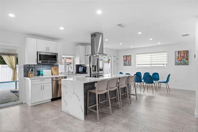 208 SE 4th Ter #208, Dania, FL 33004