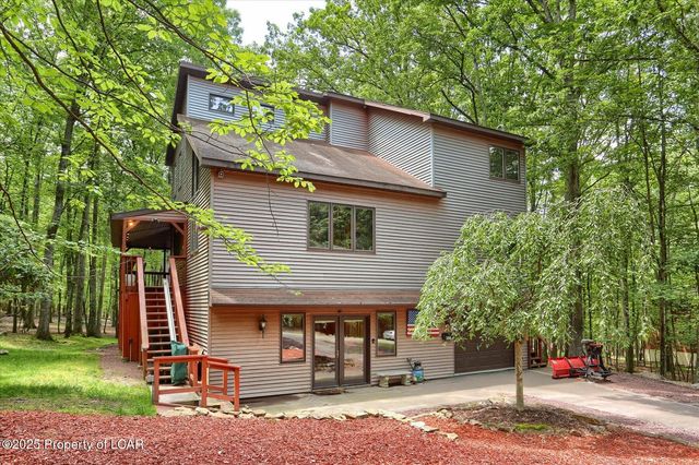 208 Owego Dr, Hazleton, PA 18202