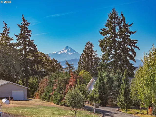 1195 NW Baker Dr, White Salmon, WA 98672