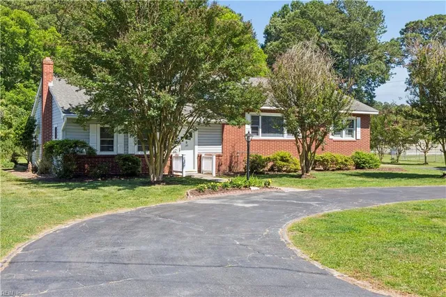 192 Emmaus Rd, Poquoson, VA 23662