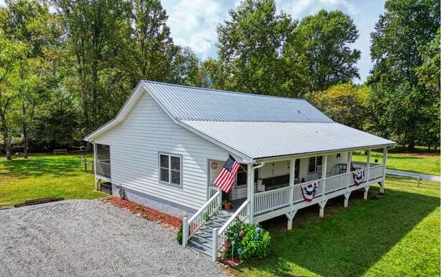 87 Laughing Waters Ln, Hayesville, NC 28904