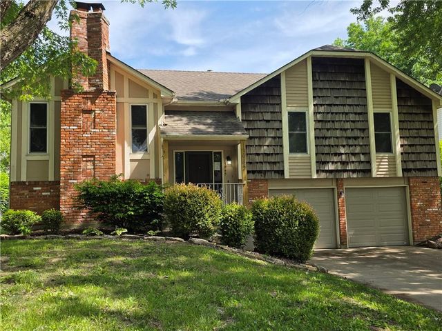 13945 S  Summertree Ln, Olathe, KS 66062