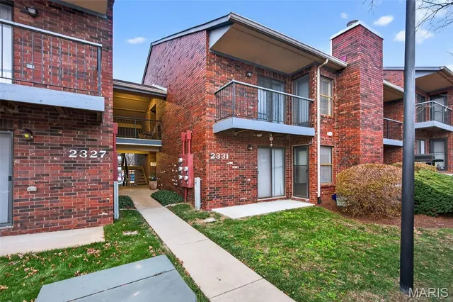 2331 Kratky Rd #E, Saint Louis, MO 63114
