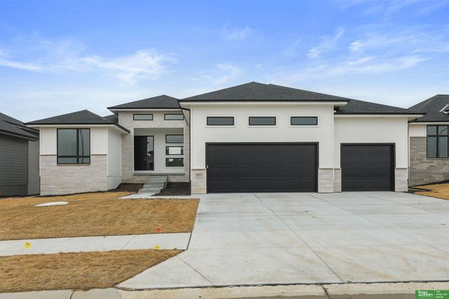 5811 N  197th St, Elkhorn, NE 68022