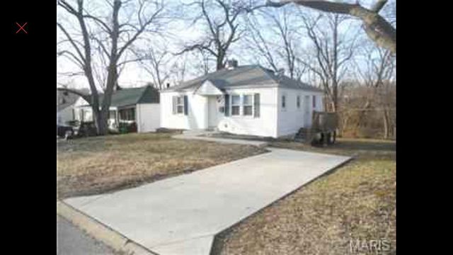 563 Cosie Dr, Saint Louis, MO 63137