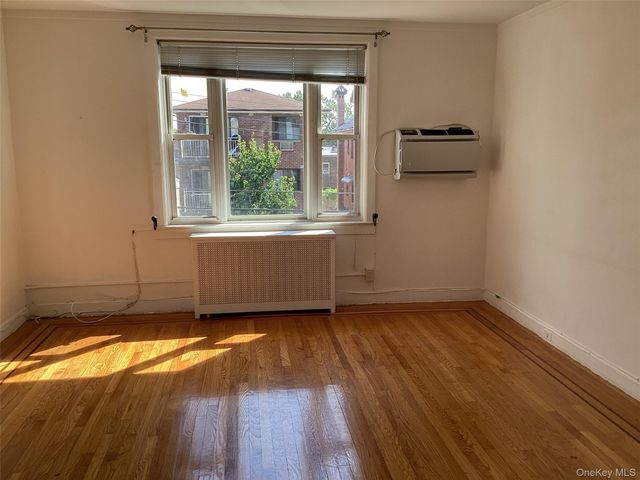 6124 169th St, Fresh Meadows, NY 11365